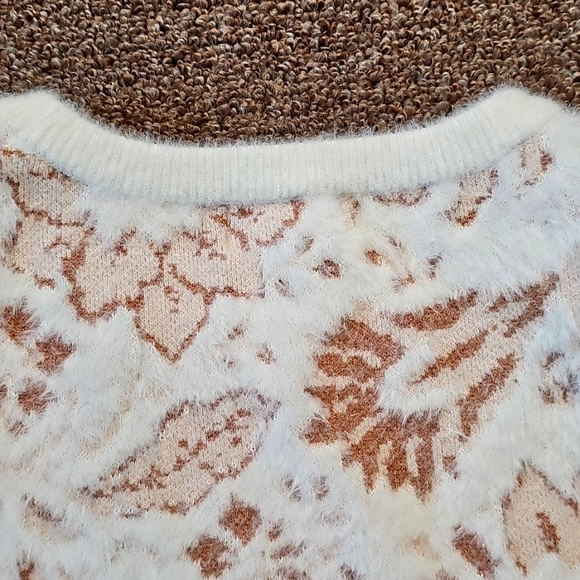 Sweater - Picture 9 of 16